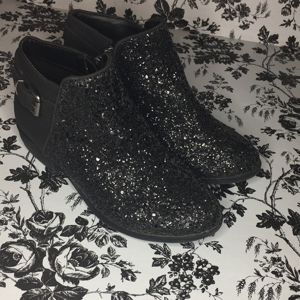 KidPik Black Zip up Glitter Booties